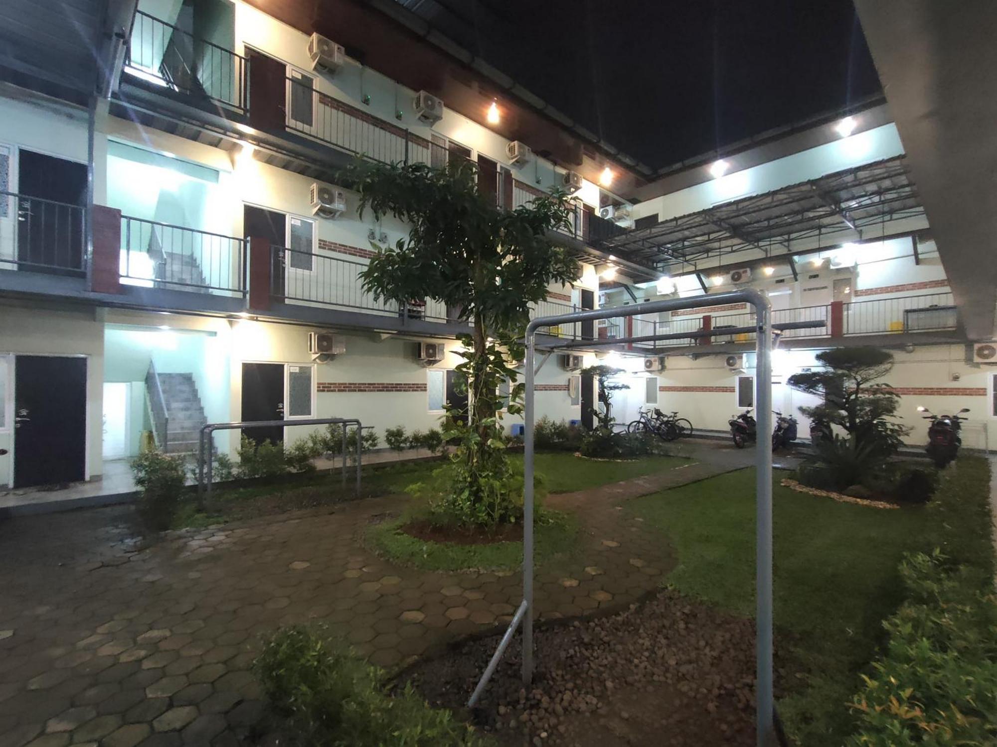 Puspiptek Residence Syariah Mitra Reddoorz Serpong Exteriör bild