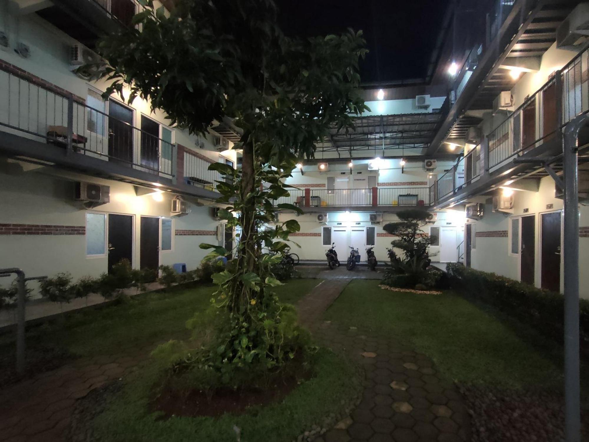 Puspiptek Residence Syariah Mitra Reddoorz Serpong Exteriör bild