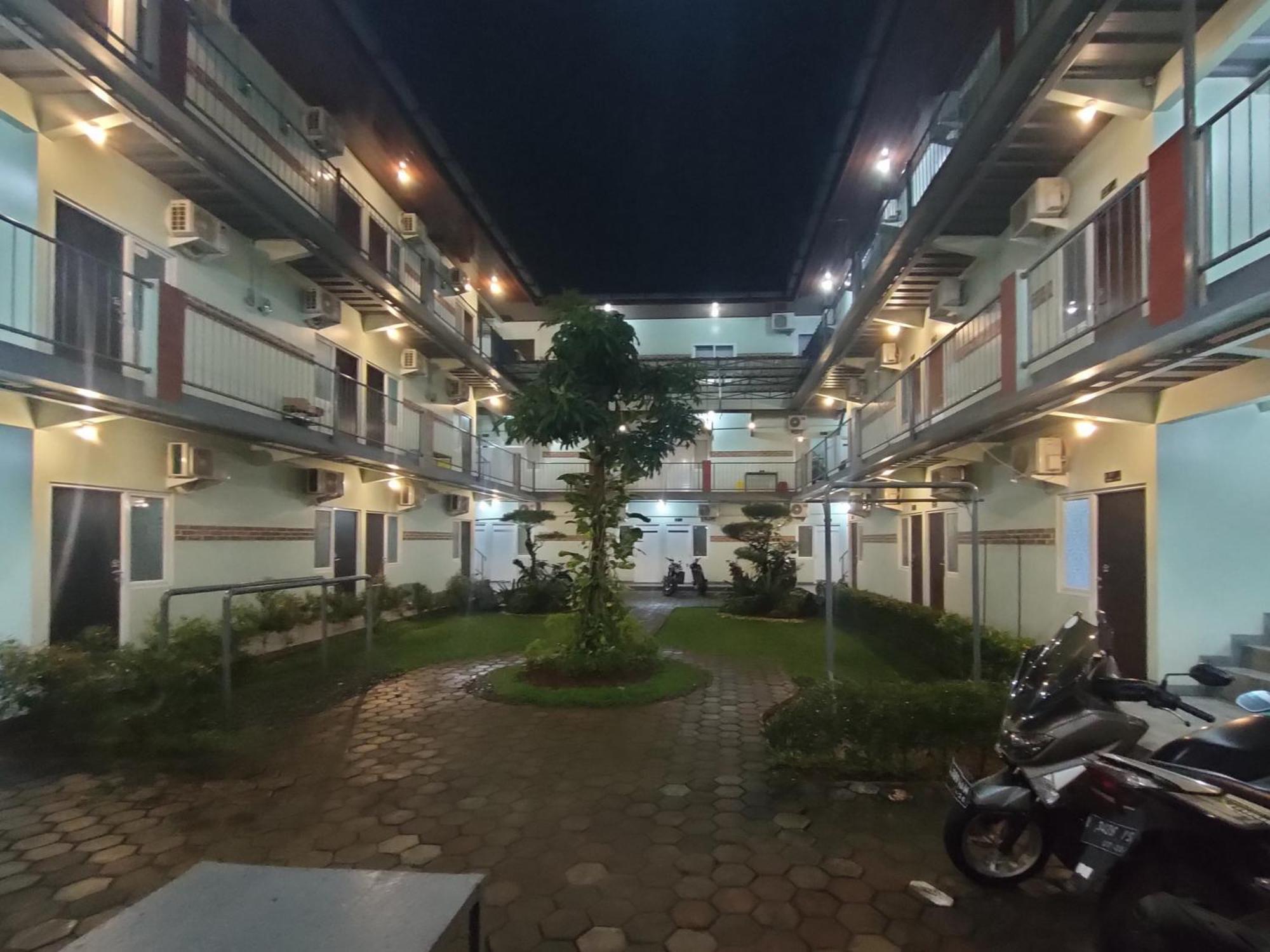 Puspiptek Residence Syariah Mitra Reddoorz Serpong Exteriör bild